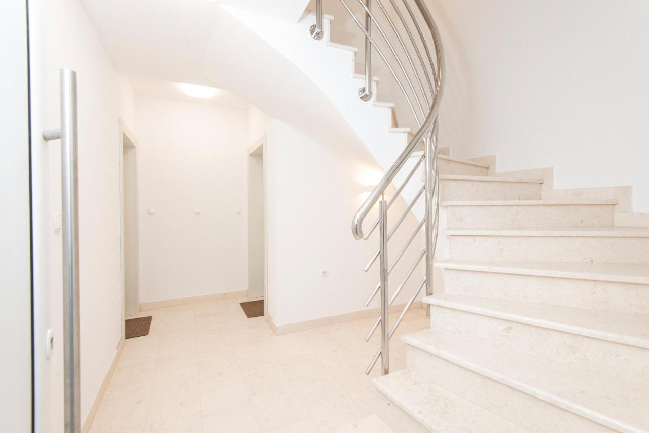 Villa Providenca Apartments Тиват Экстерьер фото